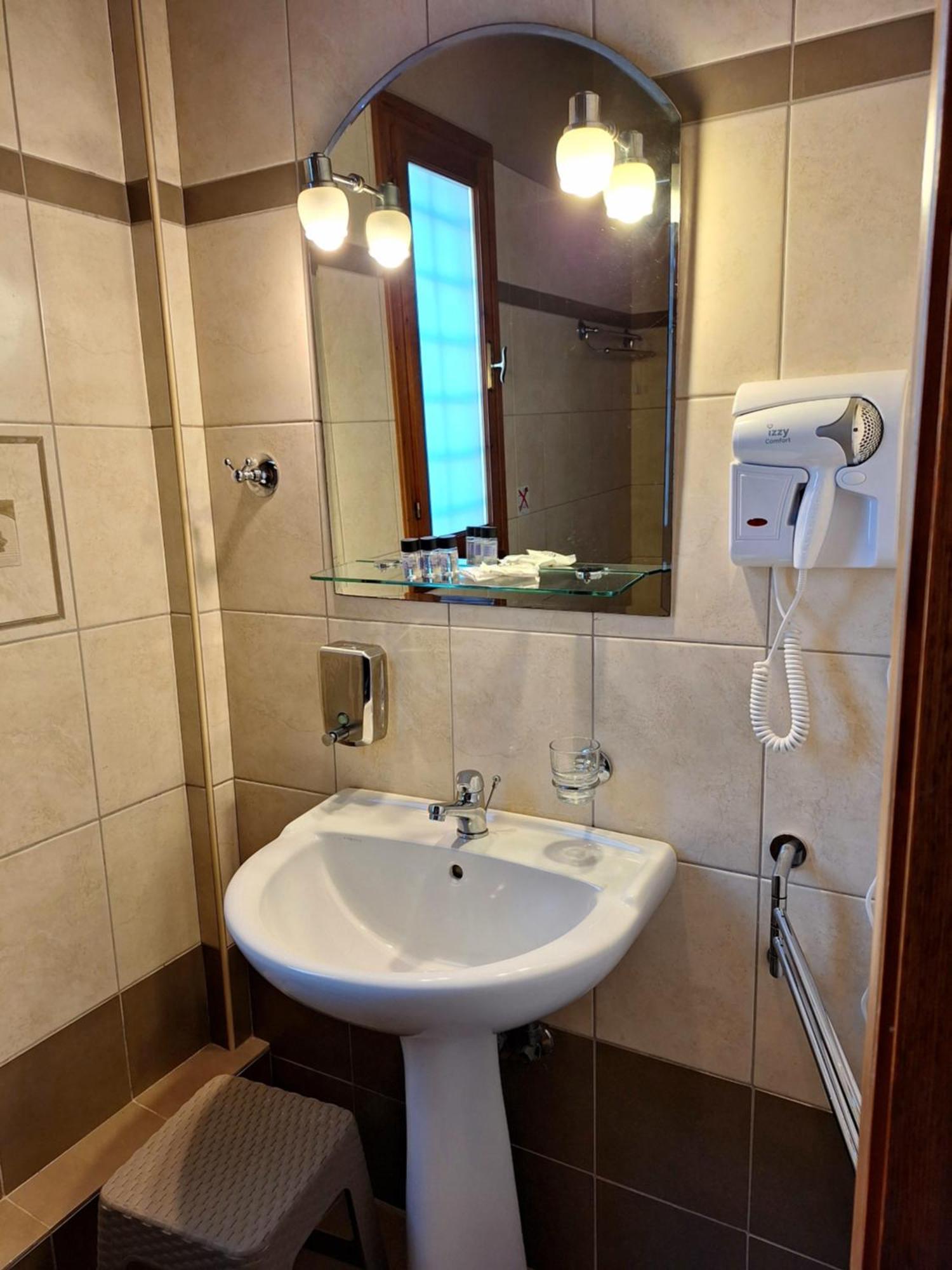 Skourgias Rooms กาลาเนรา ภายนอก รูปภาพ