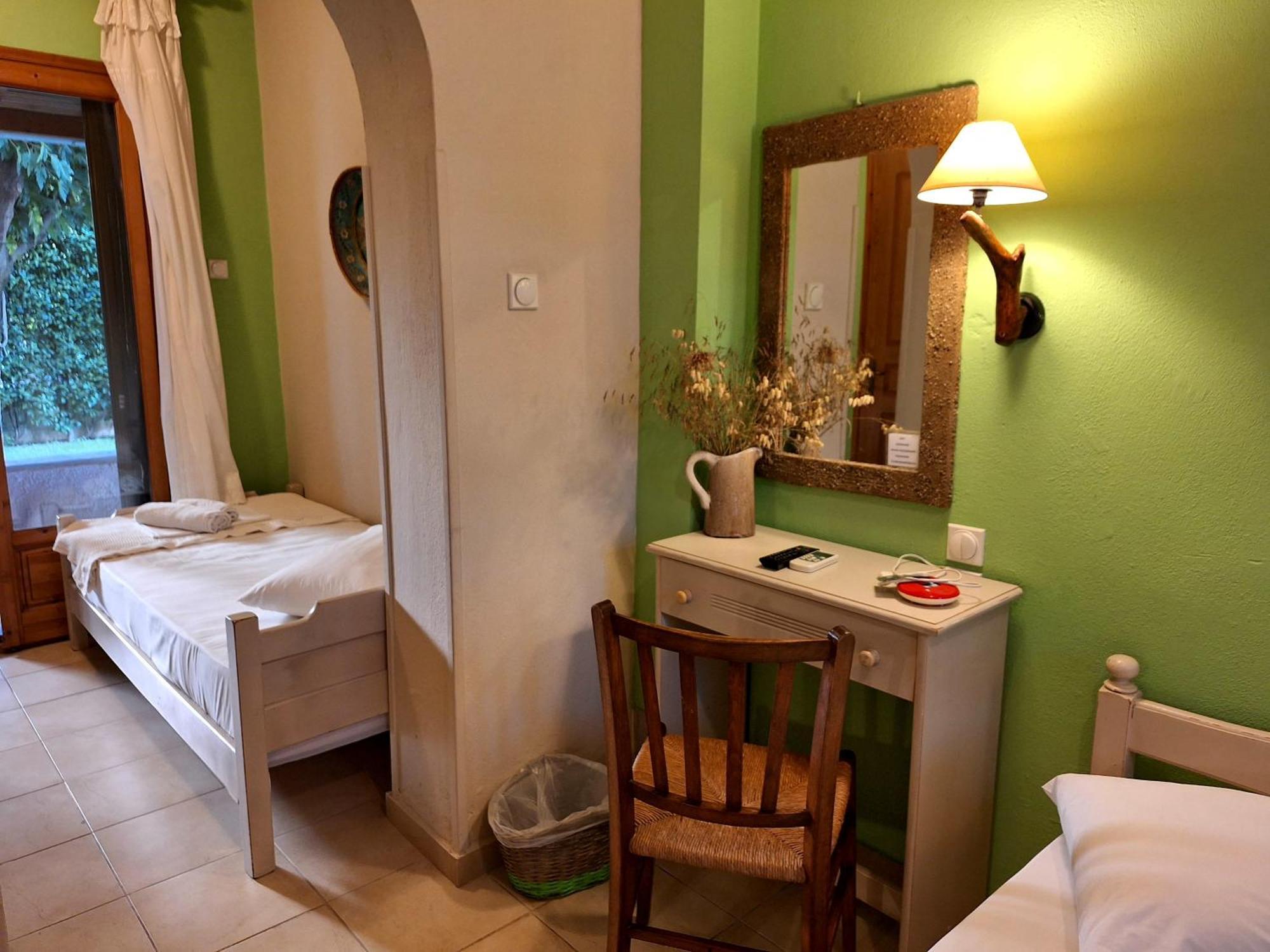 Skourgias Rooms กาลาเนรา ภายนอก รูปภาพ